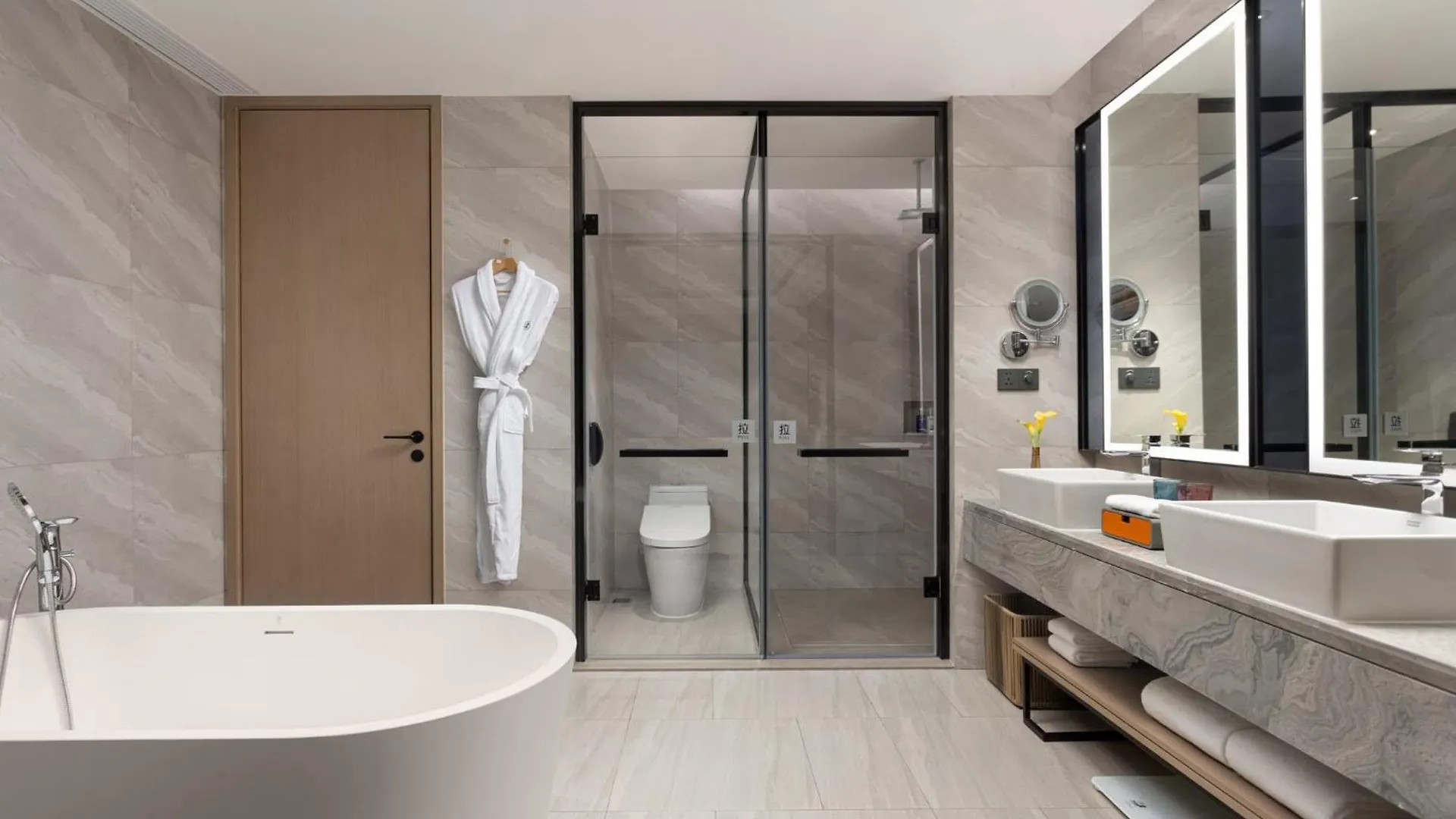 Voco Shanghai Hongqiao Hub By Ihg - 20 Mins Drive To Shanghai Hongqiao Int'L Airport And Necc Jiading China