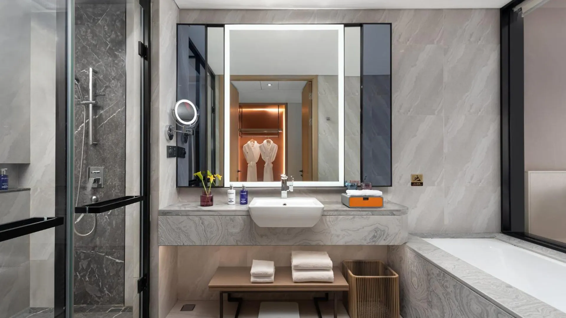 Hotel Voco Shanghai Hongqiao Hub By Ihg - 20 Mins Drive To Shanghai Hongqiao Int'L Airport And Necc Jiading