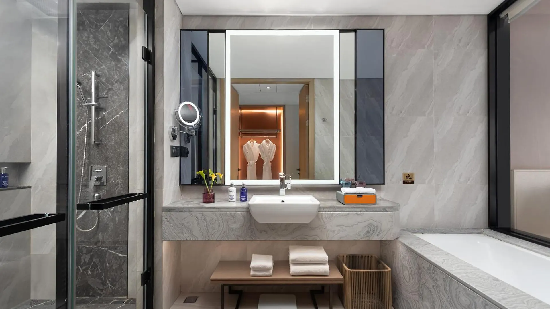Voco Shanghai Hongqiao Hub By Ihg - 20 Mins Drive To Shanghai Hongqiao Int'L Airport And Necc Jiading 5*,  China