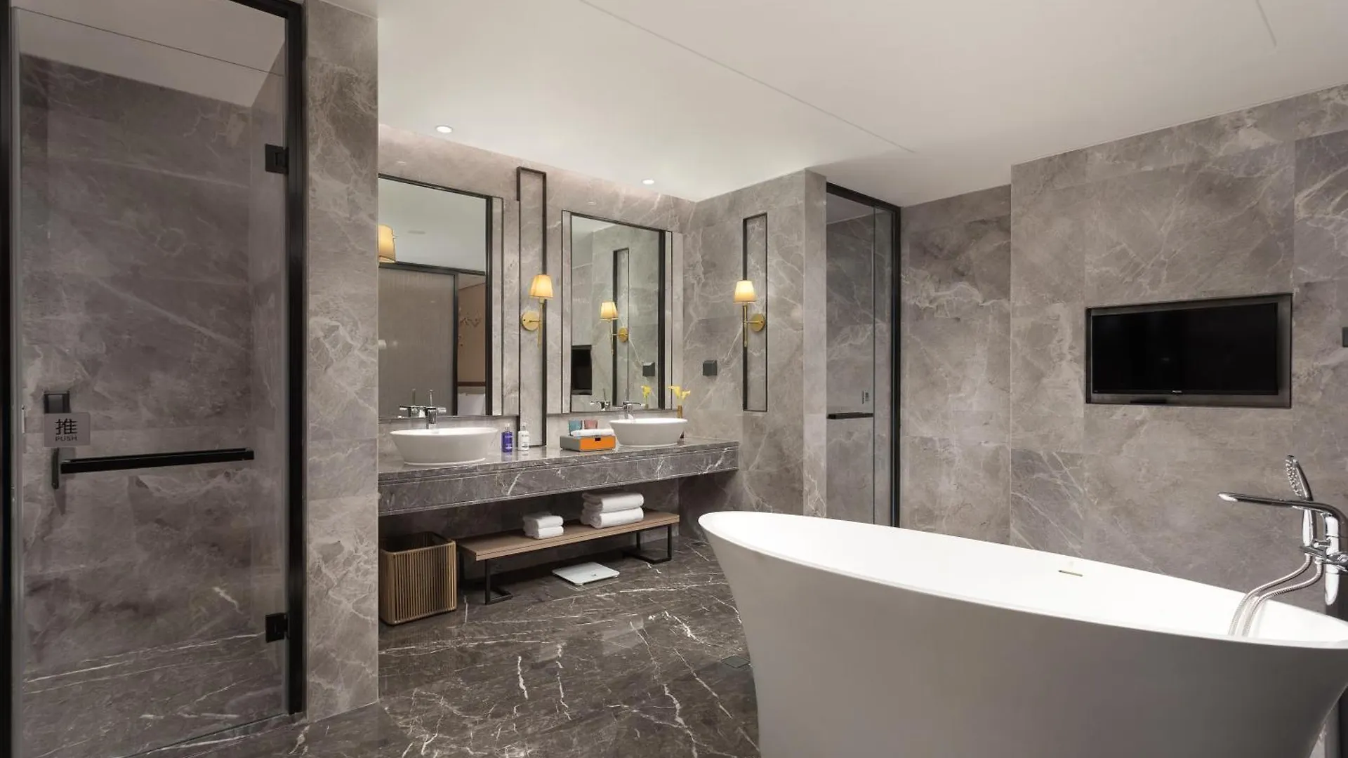 Hotel Voco Shanghai Hongqiao Hub By Ihg - 20 Mins Drive To Shanghai Hongqiao Int'L Airport And Necc Jiading