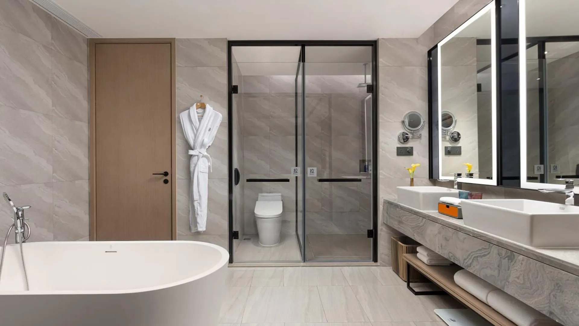 Voco Shanghai Hongqiao Hub By Ihg - 20 Mins Drive To Shanghai Hongqiao Int'L Airport And Necc Jiading