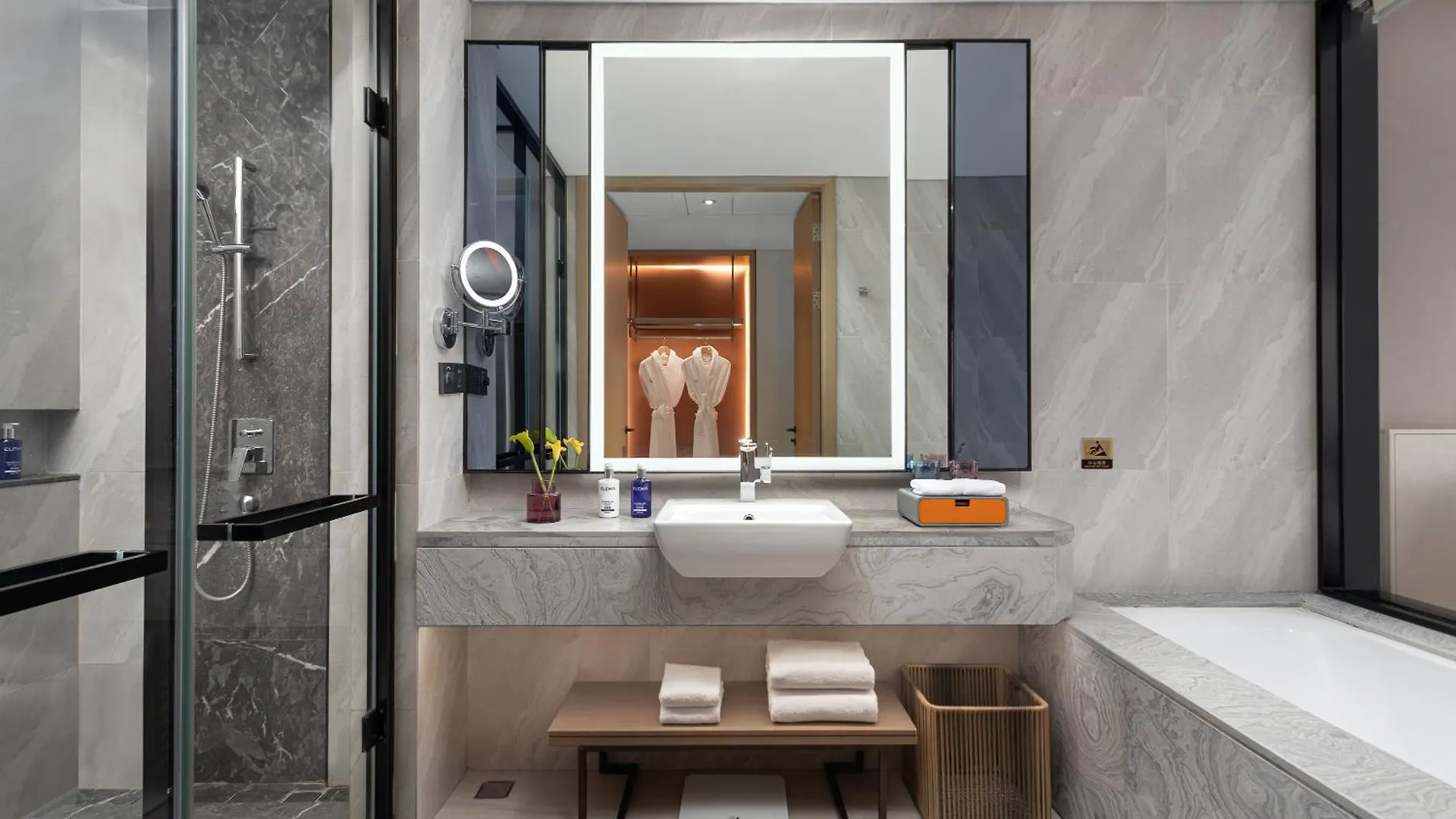 Voco Shanghai Hongqiao Hub By Ihg - 20 Mins Drive To Shanghai Hongqiao Int'L Airport And Necc Jiading