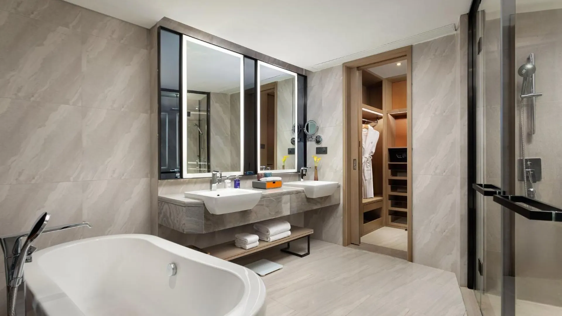 Voco Shanghai Hongqiao Hub By Ihg - 20 Mins Drive To Shanghai Hongqiao Int'L Airport And Necc Jiading